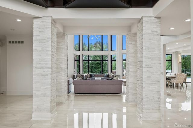 21165 Bridle Run, Novi, MI 48167