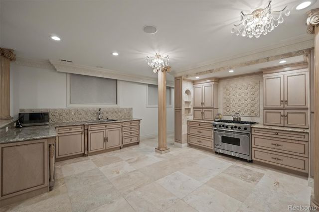 21165 Bridle Run, Novi, MI 48167