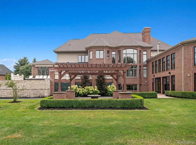 21165 Bridle Run, Novi, MI 48167