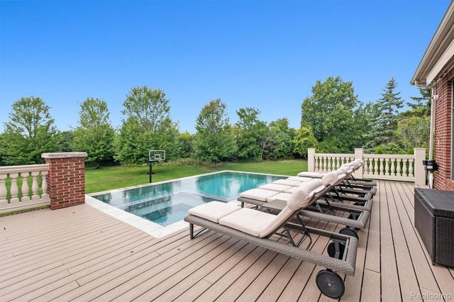 21165 Bridle Run, Novi, MI 48167