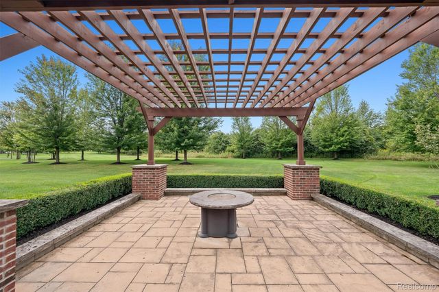 21165 Bridle Run, Novi, MI 48167