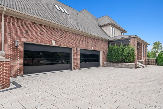 21165 Bridle Run, Novi, MI 48167