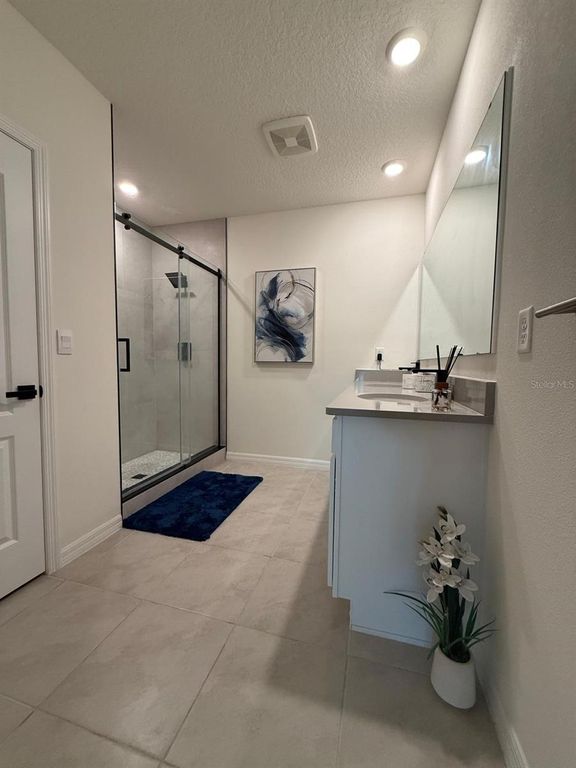 Image 17 of property listing at 17132 EDGEMONT LANE, Clermont, FL 34714