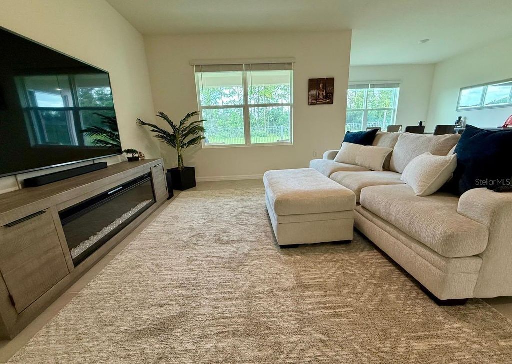 Image 4 of property listing at 17132 EDGEMONT LANE, Clermont, FL 34714