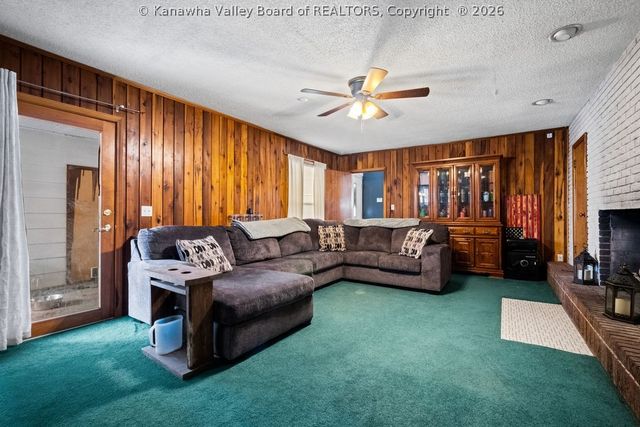 9 Samantha Drive, Clendenin, WV 25045