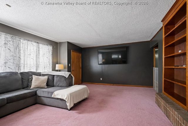 9 Samantha Drive, Clendenin, WV 25045