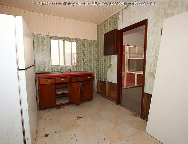 9 Samantha Drive, Clendenin, WV 25045