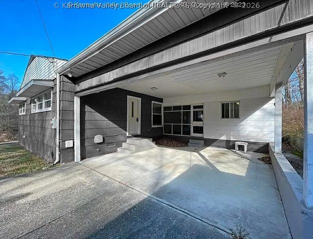 9 Samantha Drive, Clendenin, WV 25045