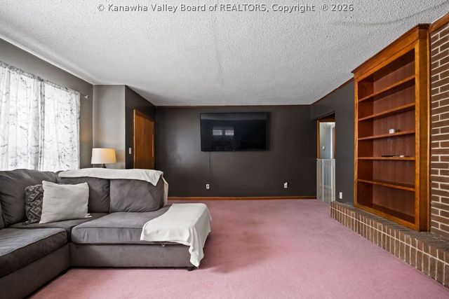 9 Samantha Drive, Clendenin, WV 25045