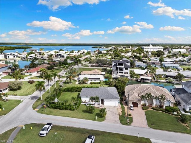 101 San Salvador ST, Naples, FL 34113