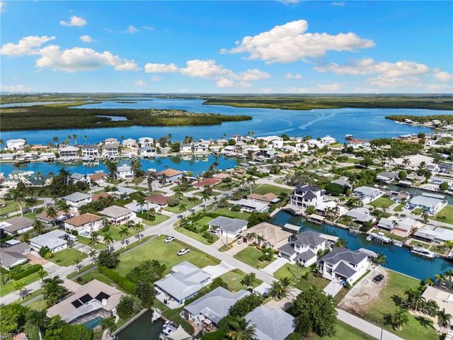 101 San Salvador ST, Naples, FL 34113