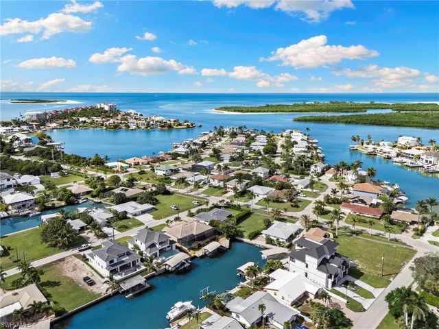 101 San Salvador ST, Naples, FL 34113