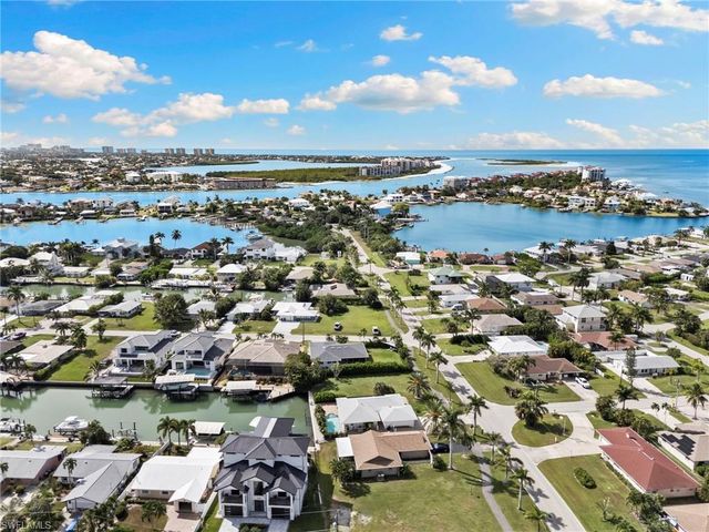 101 San Salvador ST, Naples, FL 34113