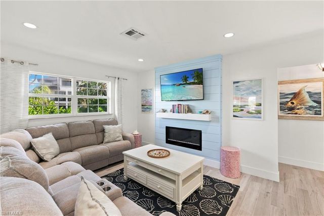 101 San Salvador ST, Naples, FL 34113