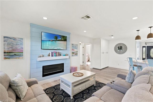 101 San Salvador ST, Naples, FL 34113