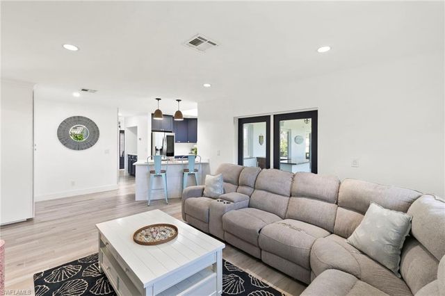 101 San Salvador ST, Naples, FL 34113