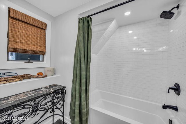 238 Martin Place, Middletown, NJ 07748