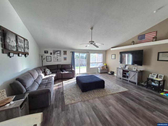 1023 Randall Wy, Independence, OR 97351