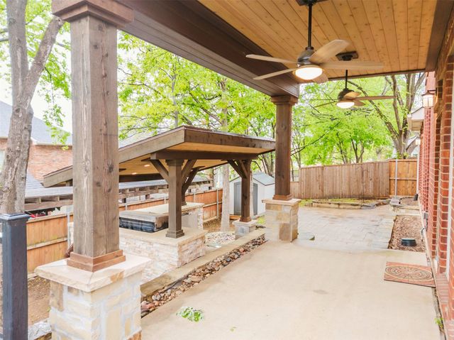 101 Glasgow Court, Highland Village, TX 75077