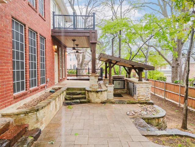 101 Glasgow Court, Highland Village, TX 75077
