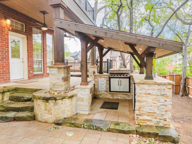 101 Glasgow Court, Highland Village, TX 75077