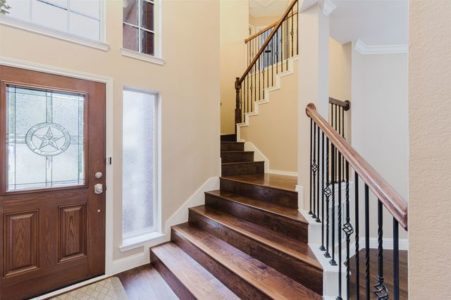 101 Glasgow Court, Highland Village, TX 75077