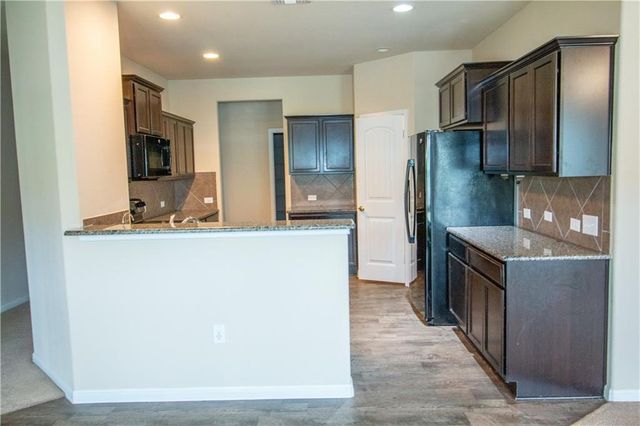 142 Leon River LOOP, Hutto, TX 78634