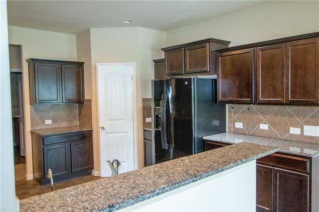 142 Leon River LOOP, Hutto, TX 78634