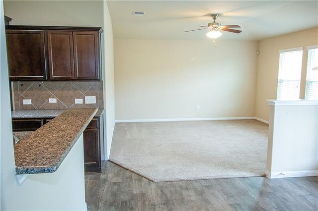 142 Leon River LOOP, Hutto, TX 78634