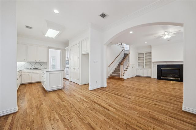 5107 Locust Street, Bellaire, TX 77401