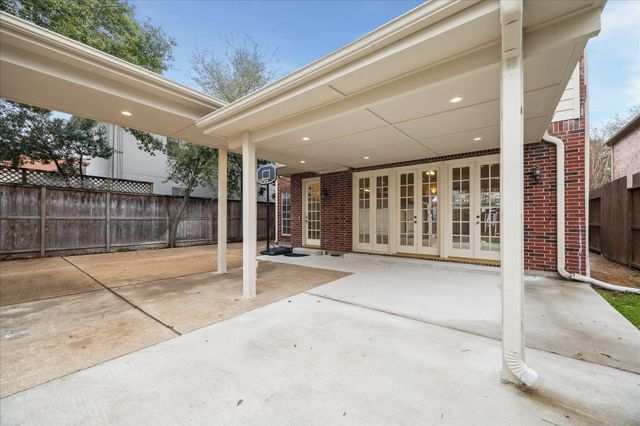 5107 Locust Street, Bellaire, TX 77401