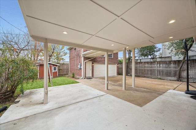 5107 Locust Street, Bellaire, TX 77401