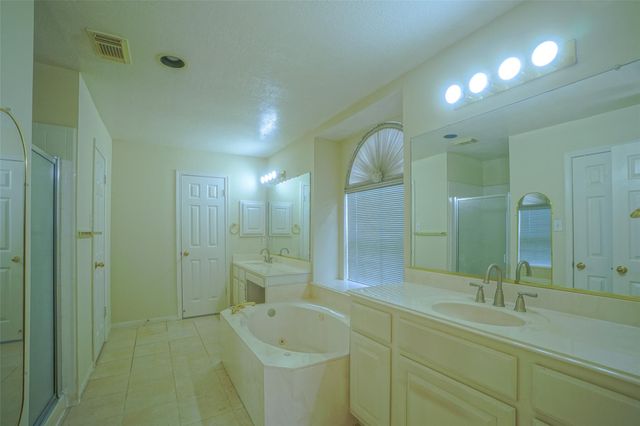 5602 Whisper Ridge Drive, Sugar Land, TX 77479