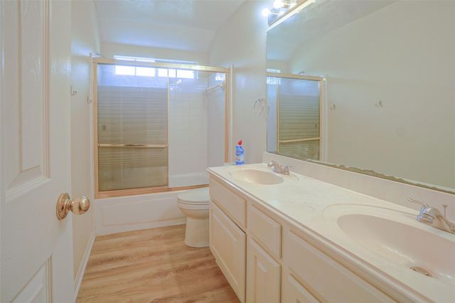 5602 Whisper Ridge Drive, Sugar Land, TX 77479