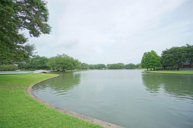 5602 Whisper Ridge Drive, Sugar Land, TX 77479