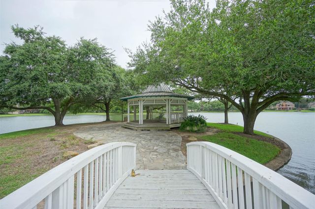 5602 Whisper Ridge Drive, Sugar Land, TX 77479