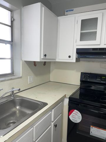 1321 NW 43rd Ave 207, Lauderhill, FL 33313