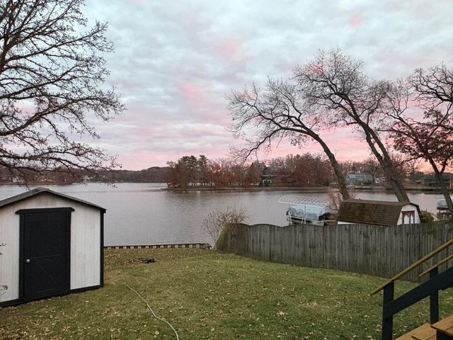 121 W Lakeview Drive, Lowell, IN 46356