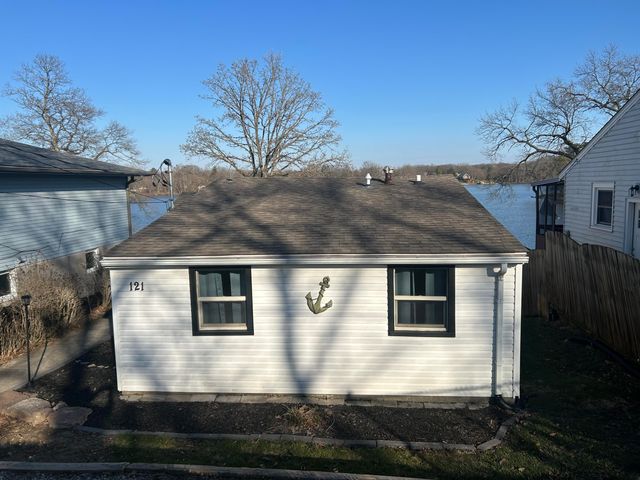 121 W Lakeview Drive, Lowell, IN 46356
