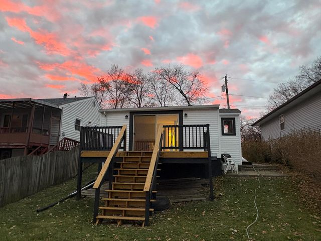 121 W Lakeview Drive, Lowell, IN 46356