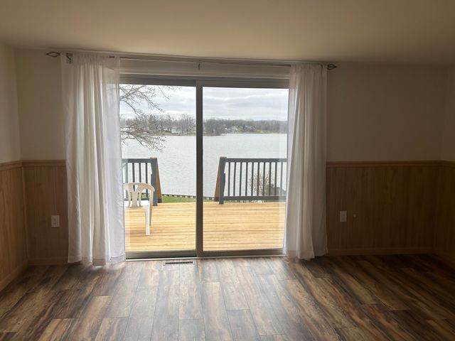 121 W Lakeview Drive, Lowell, IN 46356