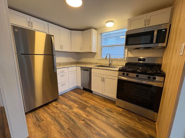 121 W Lakeview Drive, Lowell, IN 46356