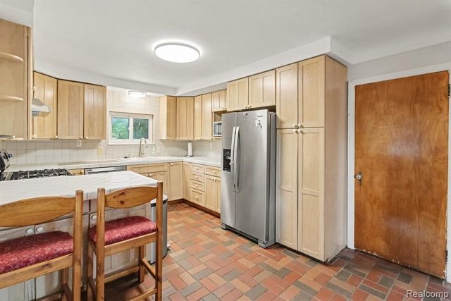 23831 Seneca Street, Oak Park, MI 48237