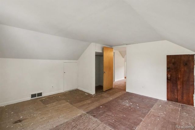 23831 Seneca Street, Oak Park, MI 48237
