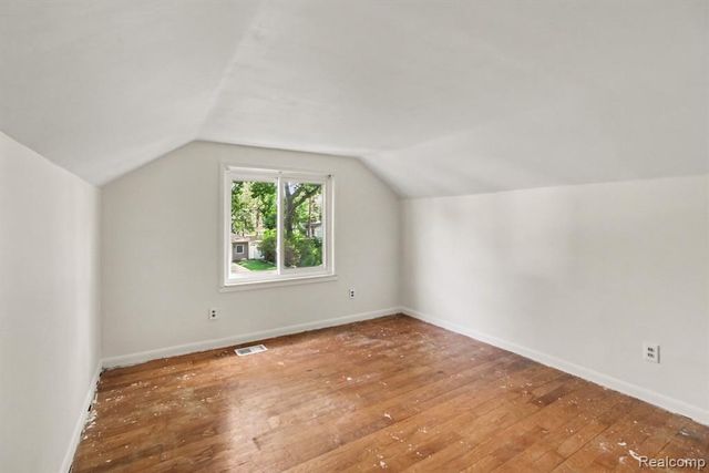 23831 Seneca Street, Oak Park, MI 48237