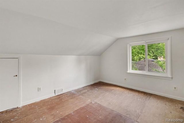 23831 Seneca Street, Oak Park, MI 48237