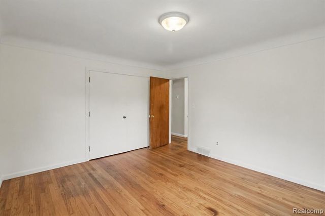 23831 Seneca Street, Oak Park, MI 48237