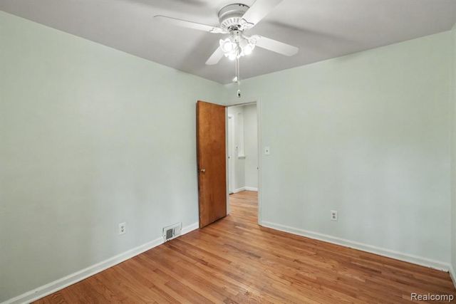 23831 Seneca Street, Oak Park, MI 48237