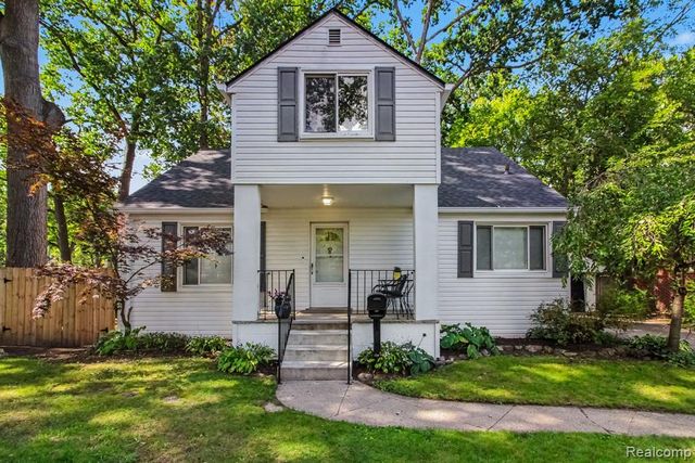 23831 Seneca Street, Oak Park, MI 48237