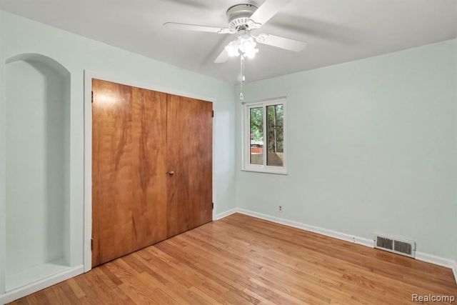 23831 Seneca Street, Oak Park, MI 48237